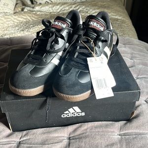 NWT Adidas Classic Samba J Sneakers in Black Size 5.5 (Women’s 7) w/ Box